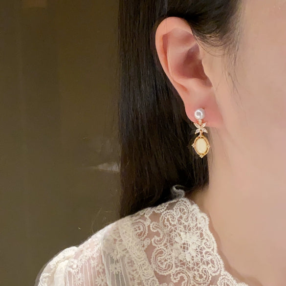 Wholesale Women's Natural Freshwater Pearl Earrings With Alloy Inlaid Artificial Gemstone And Semiprecious Stone In Oblate Shape Retro Style