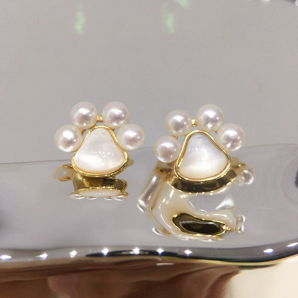 Wholesale Women's Natural Freshwater Pearl Earrings With Cat Claw Design And Oblate Shape