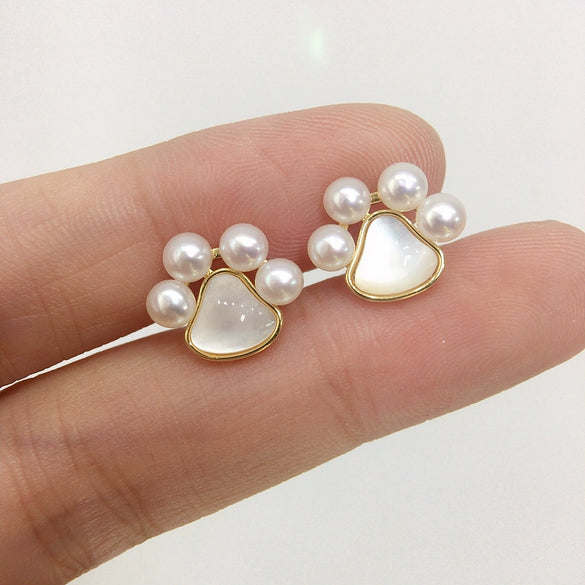 Wholesale Women's Natural Freshwater Pearl Earrings With Cat Claw Design And Oblate Shape