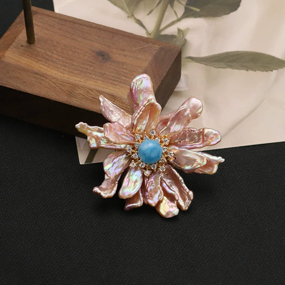 Wholesale Women's Natural Freshwater Pearl Geometric Original Design Electroplated Brooch