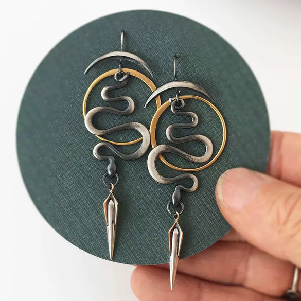 Wholesale Women's New Retro Asymmetrical Geometric Alloy Earrings With Snakeshaped Awl Pendant And Electroplating Treatment Cartoon Style