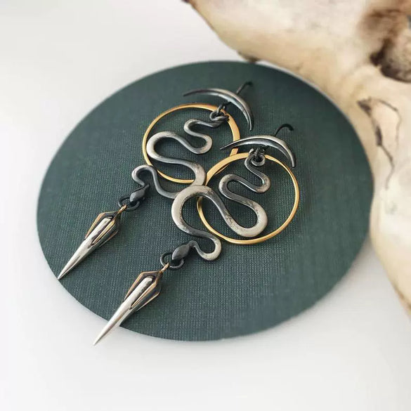 Wholesale Women's New Retro Asymmetrical Geometric Alloy Earrings With Snakeshaped Awl Pendant And Electroplating Treatment Cartoon Style