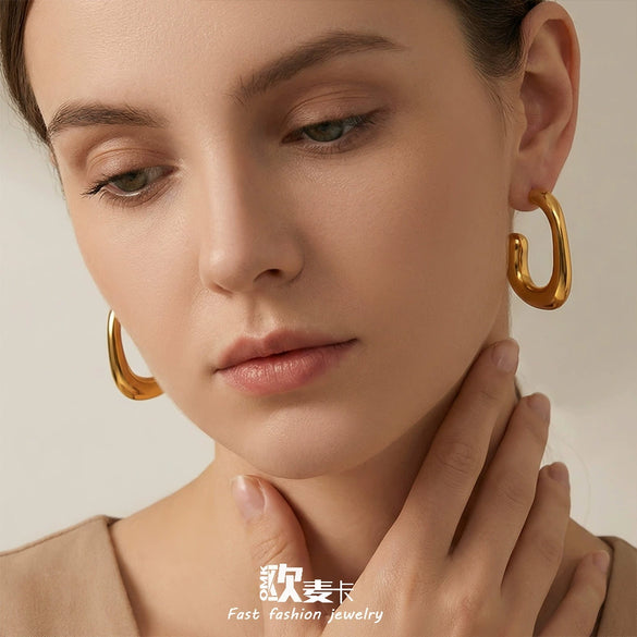 Wholesale Women's Niche Design Geometric Cshaped Stainless Steel Goldplated Stud Earrings