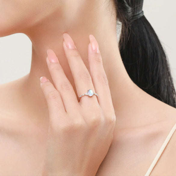 Wholesale Women's Niche Geometric Eggshaped S925 Sterling Silver Moonstone Jewelry Bracelet And Closed Ring