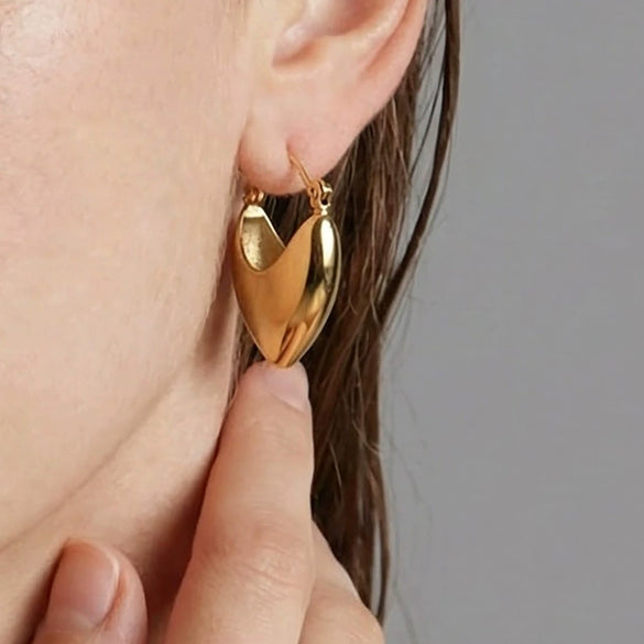 Wholesale Women's Niche Style Geometric Heartshaped Hollow Stainless Steel Earrings With 18K Real Gold Plating