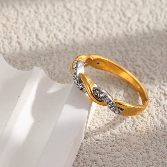 Wholesale Women's Niche Style Geometric Stainless Steel 18K Goldplated Vacuum Plated Diamondstudded Ring Jewelry Accessories