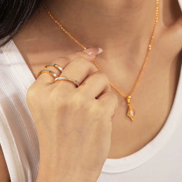 Wholesale Women's Niche Style Titanium Steel Clavicle Chain With Star Opal Pendant And Seashells Ring Quadrilateral Pattern Electroplating Treatment