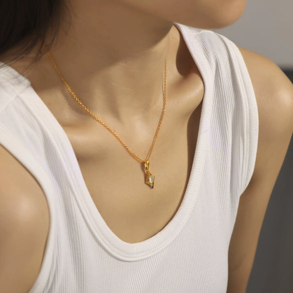 Wholesale Women's Niche Style Titanium Steel Clavicle Chain With Star Opal Pendant And Seashells Ring Quadrilateral Pattern Electroplating Treatment