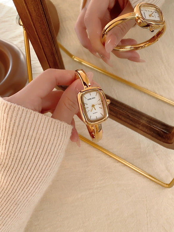 Wholesale Women's Oval Bracelet Watch With Roman Numerals Vintage Simple Elegant Zinc Alloy Stainless Steel Medieval Style Square Dial