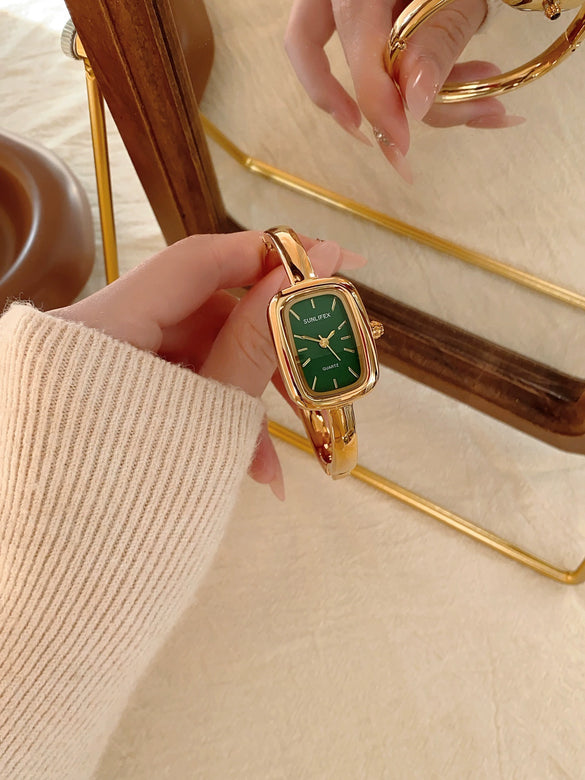 Wholesale Women's Oval Bracelet Watch With Roman Numerals Vintage Simple Elegant Zinc Alloy Stainless Steel Medieval Style Square Dial