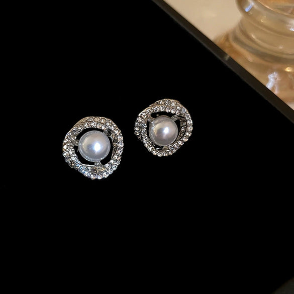 Wholesale Women's Pearl And Zircon Earrings High Sense Geometric Retro Light Luxury Electroplated