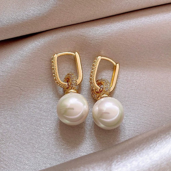 Wholesale Women's Pearl And Zircon Earrings High Sense Geometric Retro Light Luxury Electroplated