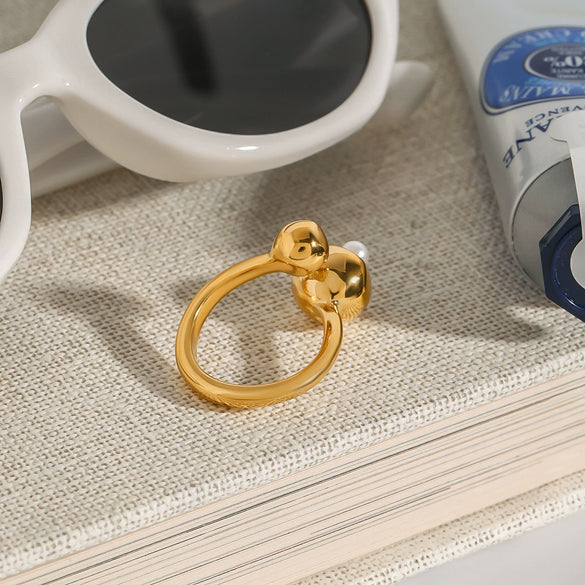 Wholesale Women's Pearl Ring In Geometric Design Made Of Stainless Steel With Electroplating Treatment