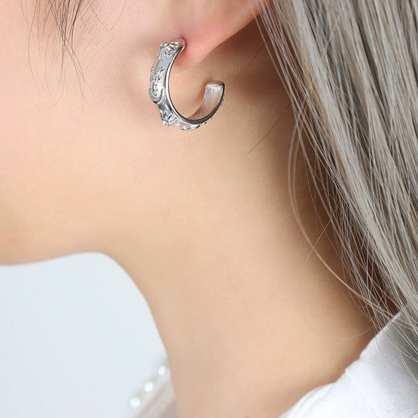 Wholesale Women's Personality Bracelet And Earrings Set Made Of Titanium Steel And Zircon With Electroplating And Embossed Design