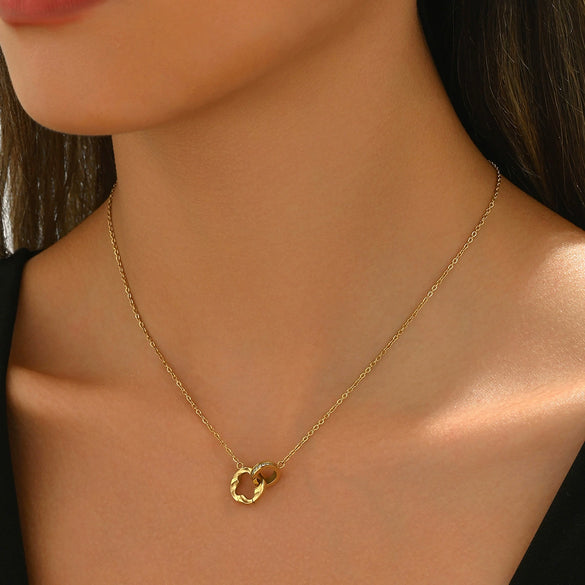 Wholesale Women's Personality Geometric Titanium Steel Electroplated Necklace With Interlocking Double Rings