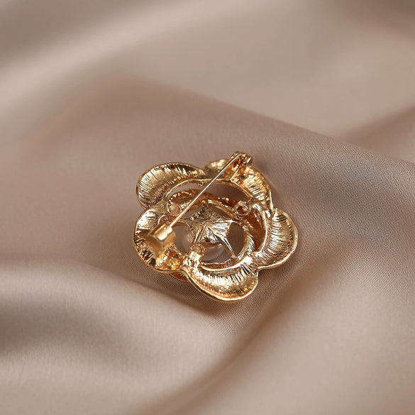 Wholesale Women's Pin Jewelry Zinc Alloy Flower Brooch Retro Corsage With Electroplating