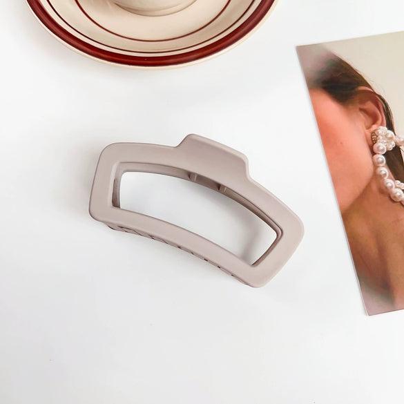 Wholesale Women's Plastic Resin Geometric Handmade Hair Grab Clips