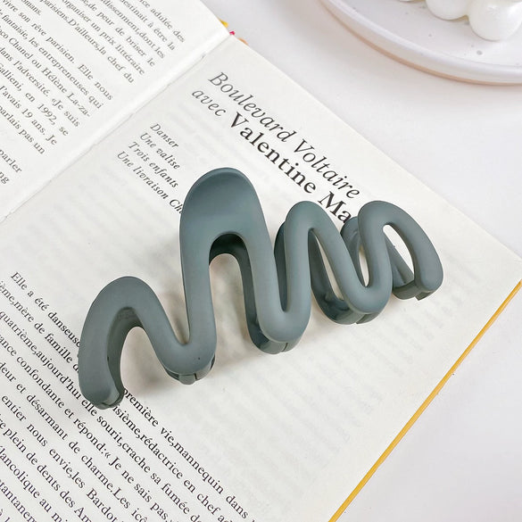 Wholesale Women's Plastic Resin Geometric Handmade Hair Grab Clips