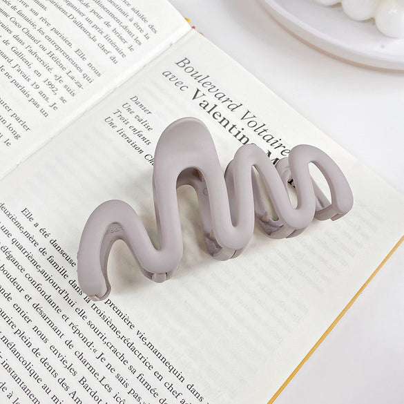Wholesale Women's Plastic Resin Geometric Handmade Hair Grab Clips