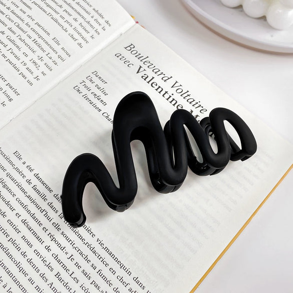 Wholesale Women's Plastic Resin Geometric Handmade Hair Grab Clips