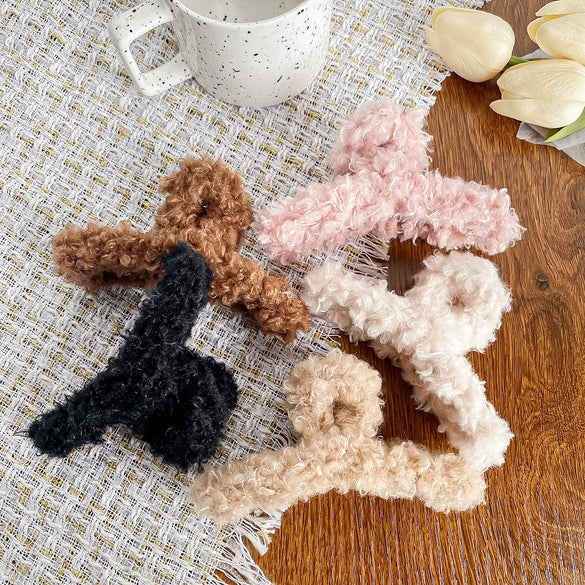 Wholesale Women's Plastic Resin Handmade Geometric Plush Hair Grip Clip For Autumn And Winter