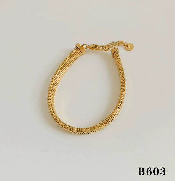 Wholesale Women's Punk Style Simple Striped Stainless Steel Clavicle Bracelet And Neck Chain Jewelry With Electroplating