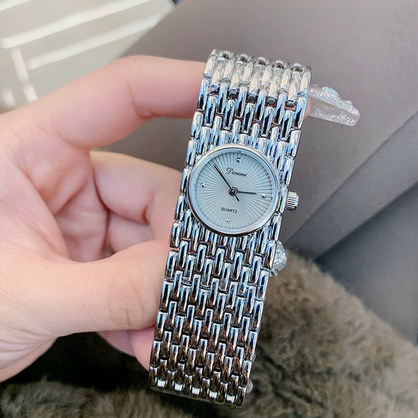 Wholesale Women's Quartz Watch Alloy Material Round Dial Medieval Style
