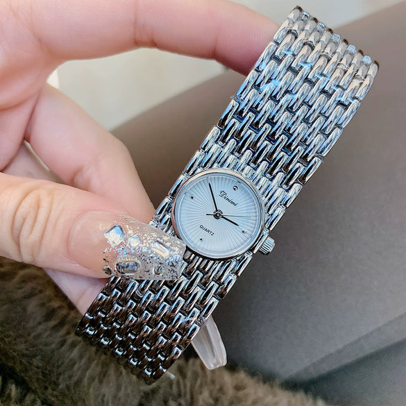 Wholesale Women's Quartz Watch Alloy Material Round Dial Medieval Style