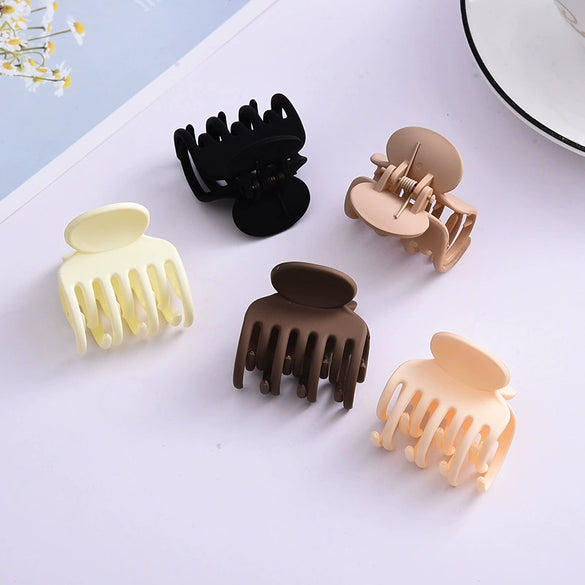 Wholesale Women's Resin Small Claw Clip Hair Accessory With Baking Paint Finish