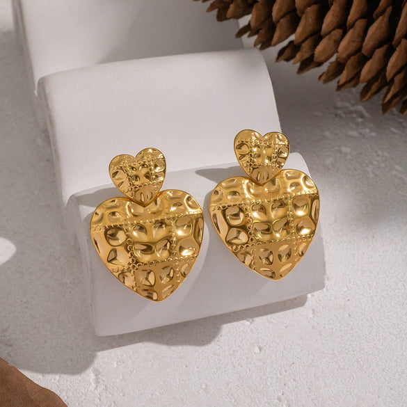 Wholesale Women's Retro Antiquestyle Heartshaped Stainless Steel Vacuum Real Gold Plated Textured Earrings Accessories