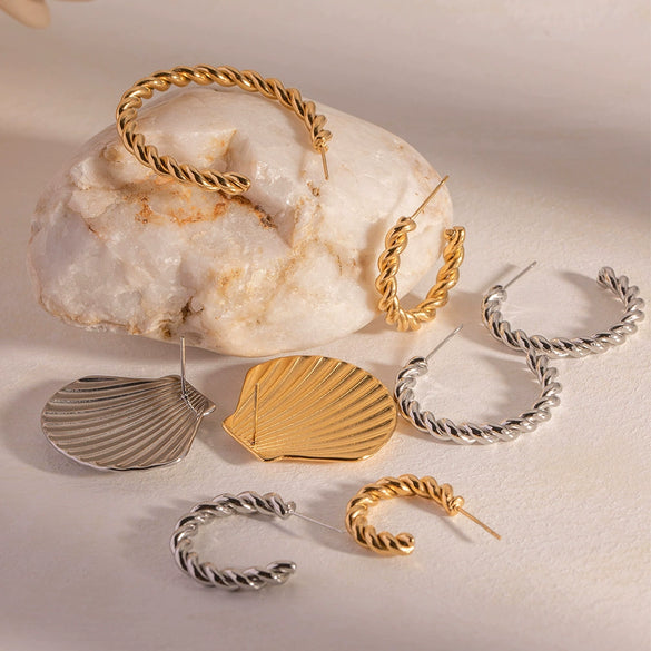Wholesale Women's Retro Elegant Fanshaped Geometric Stainless Steel Electroplated Earrings Jewelry