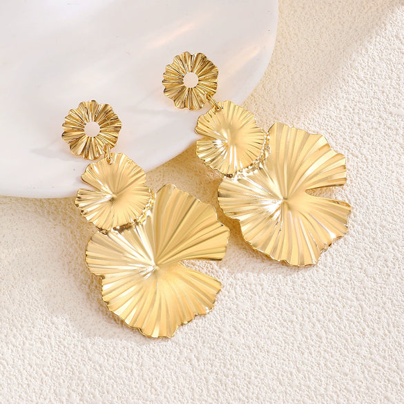 Wholesale Women's Retro Exaggerated Geometric Alloy Earrings With Plant Flowers And Leaves Pattern And Electroplating Treatment