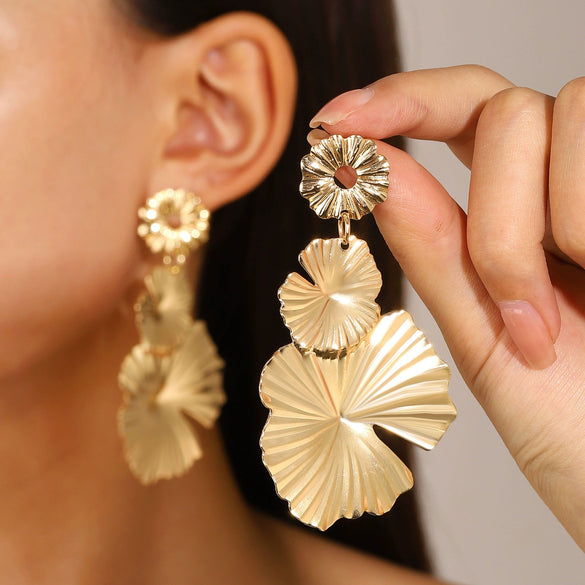 Wholesale Women's Retro Exaggerated Geometric Alloy Earrings With Plant Flowers And Leaves Pattern And Electroplating Treatment