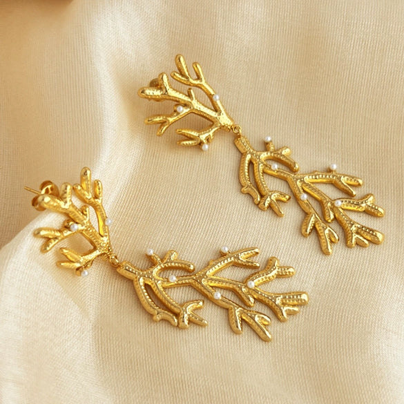 Wholesale Women's Retro Exaggerated Irregular Coral Style Titanium Steel Electroplated Geometric Earrings