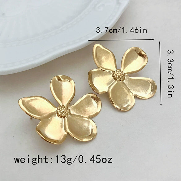Wholesale Women's Retro Fashion Flower Stainless Steel Earrings With Electroplating