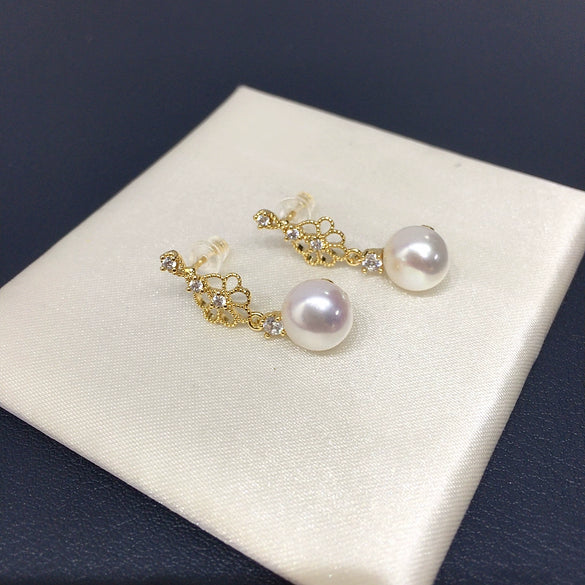 Wholesale Women's Retro Fashion Natural Freshwater Pearl Stud Earrings With Alloy Inlaid Artificial And Semiprecious Stones Oblate And Flat Round Shape