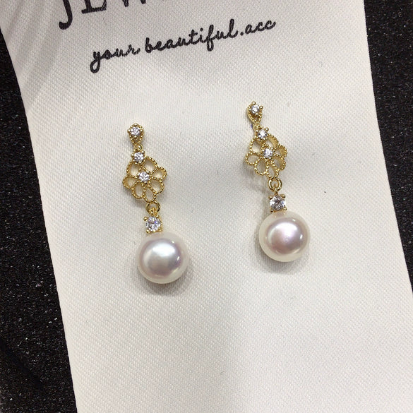 Wholesale Women's Retro Fashion Natural Freshwater Pearl Stud Earrings With Alloy Inlaid Artificial And Semiprecious Stones Oblate And Flat Round Shape