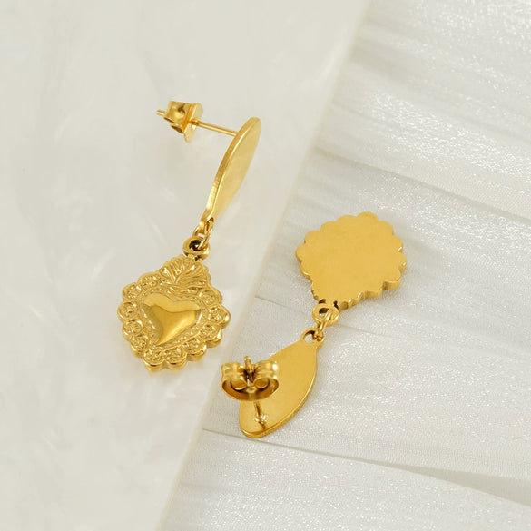 Wholesale Women's Retro Fashion Ol Heartshaped Stainless Steel Electroplated Earrings