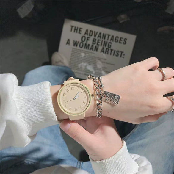 Wholesale Women's Retro Fresh Style Alloy Case Imitation Leather Strap Round Dial Watch With Mineral Reinforced Glass Mirror And Stainless Steel Pin Buckle