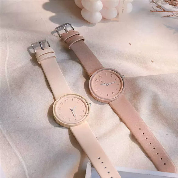 Wholesale Women's Retro Fresh Style Alloy Case Imitation Leather Strap Round Dial Watch With Mineral Reinforced Glass Mirror And Stainless Steel Pin Buckle