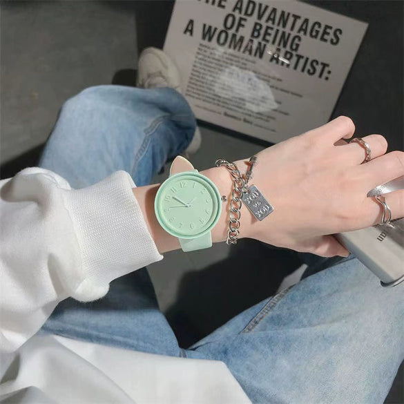 Wholesale Women's Retro Fresh Style Alloy Case Imitation Leather Strap Round Dial Watch With Mineral Reinforced Glass Mirror And Stainless Steel Pin Buckle