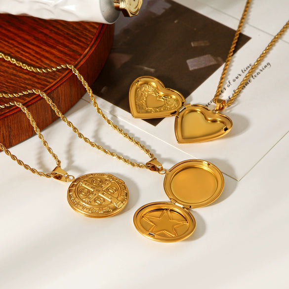 Wholesale Women's Retro Geometric Embossed Electroplated Stainless Steel Fliptop Pendant Twist Chain Necklace Luxury Niche Jewelry