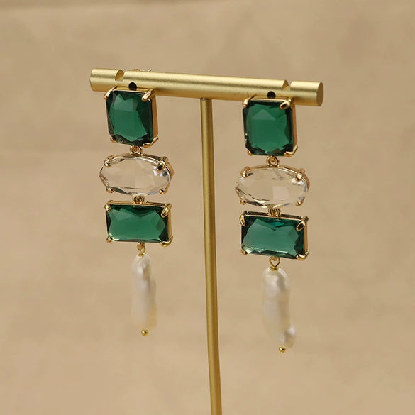 Wholesale Women's Retro Geometric Natural Pearl Earrings With Electroplating Design