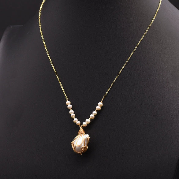 Wholesale Women's Retro Geometric Pearl Necklace With Freshwater Pearl Pendant And High End Cross Chain