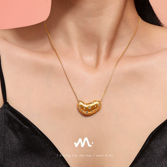 Wholesale Women's Retro Geometric 316L Stainless Steel And Imitation Pearl Clavicle Chain Necklace With Electroplating Treatment And Peach Heart Pendant