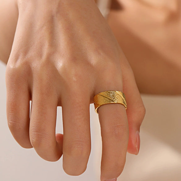 Wholesale Women's Retro Geometric Stainless Steel Oil Pressure Ring