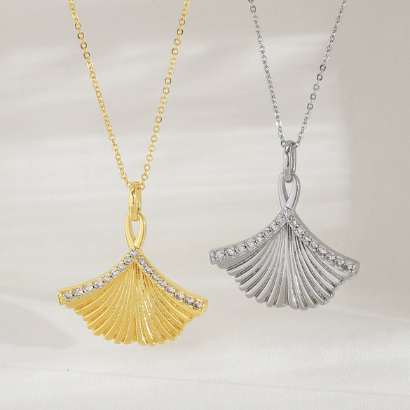 Wholesale Women's Retro Ginkgo Leaf Pendant Necklace With O Word Chain Made Of Copper And Electroplated