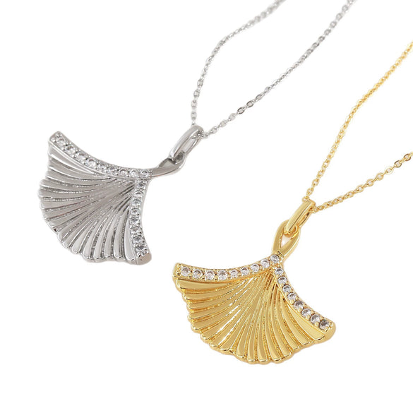 Wholesale Women's Retro Ginkgo Leaf Pendant Necklace With O Word Chain Made Of Copper And Electroplated