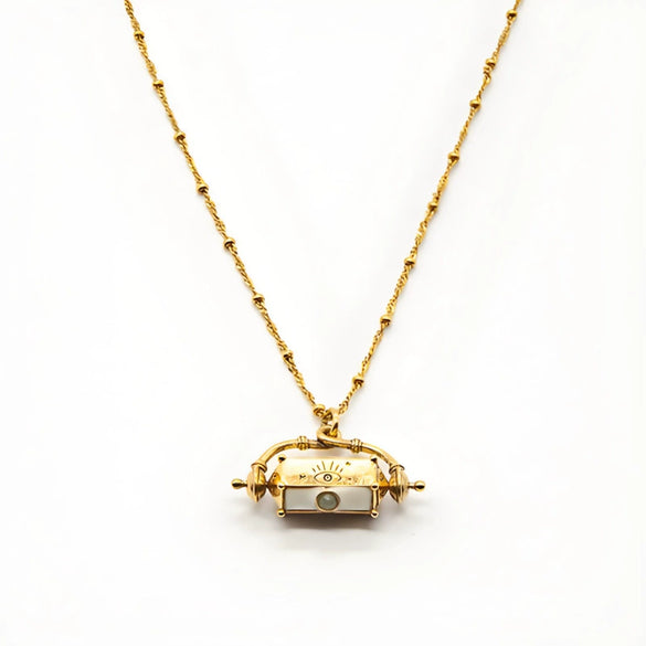 Wholesale Women's Retro Gold Electroplated Copper Eyeshaped Pendant Necklace Stacking Style