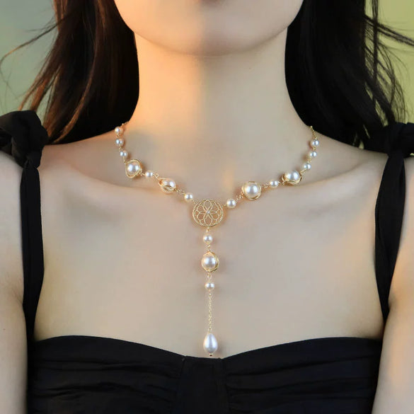 Wholesale Women's Retro Highend Freshwater Pearl Geometric Style Necklace With Electroplating And Regular Chain